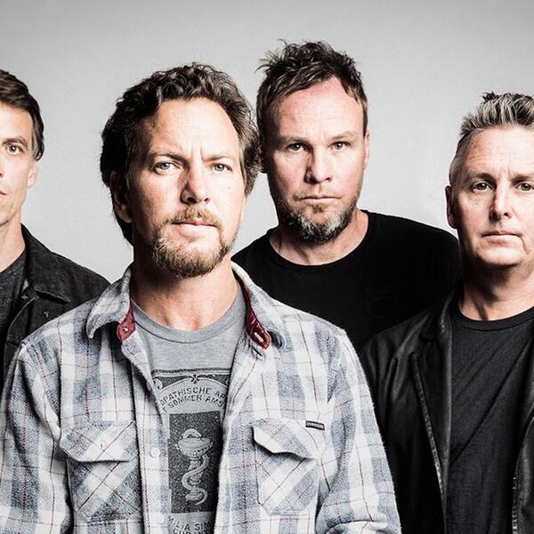 Pearl Jam вернулись с новым треком “Dance of the Clairvoyants”