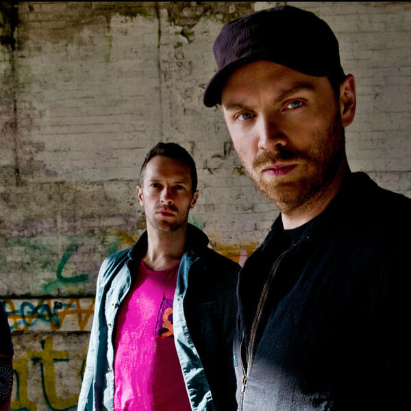 Pray For Paris: Coldplay исполнили песню в поддержку Франции