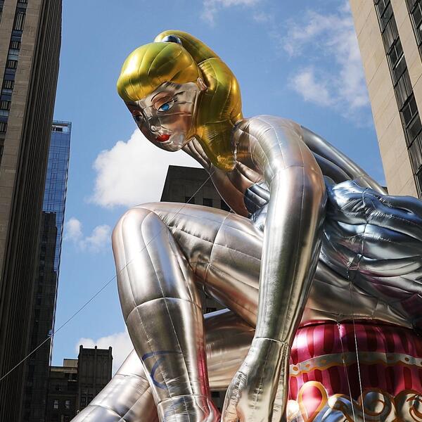 Джефф Кунс посадил гигантскую балерину возле Рокфеллер-центра в Нью-Йорке