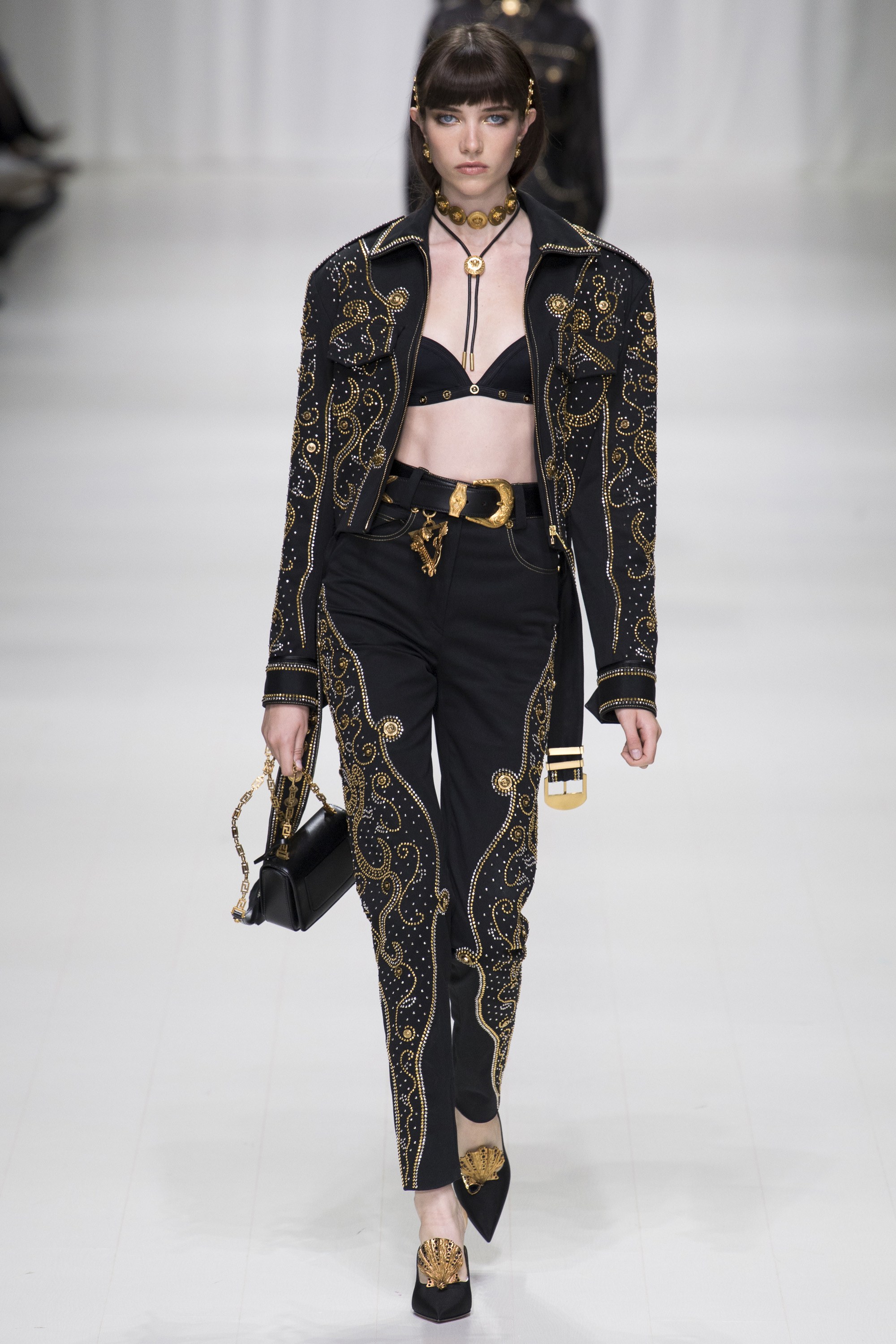 Показ коллекции Versace ready-to-wear сезона весна-2018