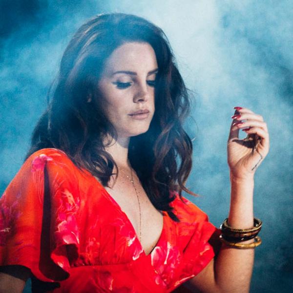 Lana Del Rey представила новое видео на трек “White Mustang”