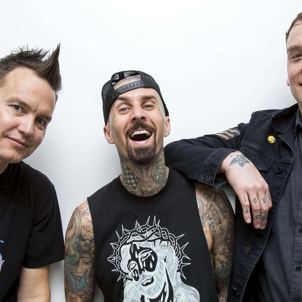 Blink-182 представили новое видео на трек “She’s Out Of Her Mind”