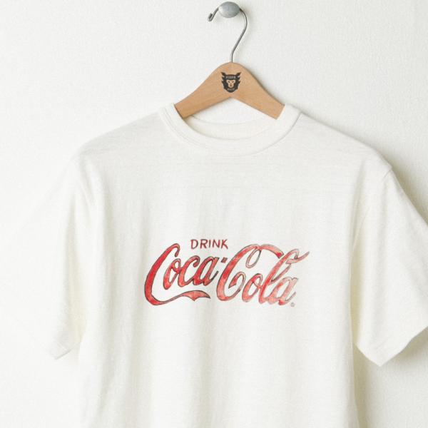 Стеклянная мода: легендарная бутылочка Cоса-Cola теперь на дизайнерских вещах