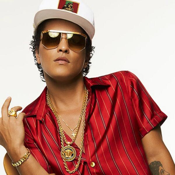 Bruno Mars и Cardi B представили видео на совместный трек “Finesse”