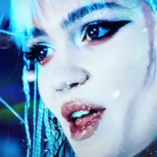 Певица Grimes выпустила клип на песню 