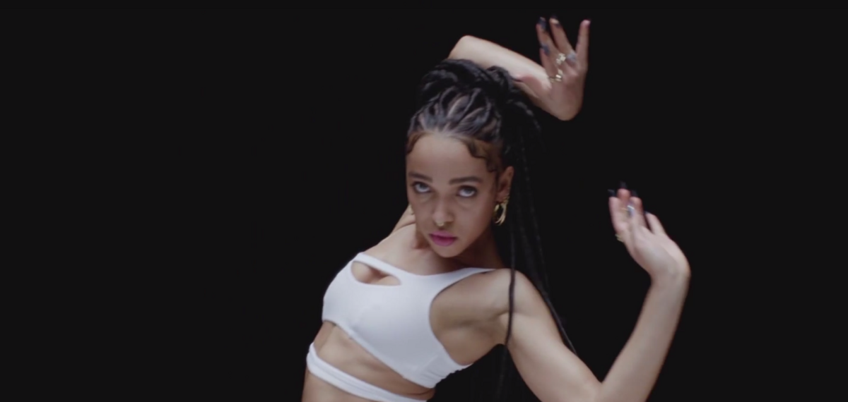 FKA Twigs сестра близняшка. LP FKA Twigs ep2 12"(LP). Кадры из клипа FKA Twigs Killer.