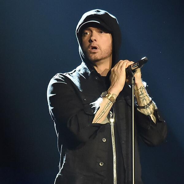 Eminem представил новое видео на трек “Walk On Water”, созданный совместно с Бейонсе
