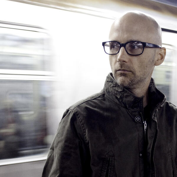Moby представил новое видео на трек “Are You Lost in the World Like Me?”
