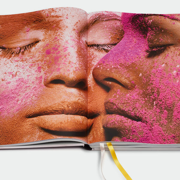 Новая книга “Dior: The Art of Color” уже в продаже