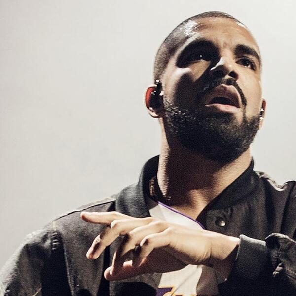 Drake представил новый трек “War” и видео на него