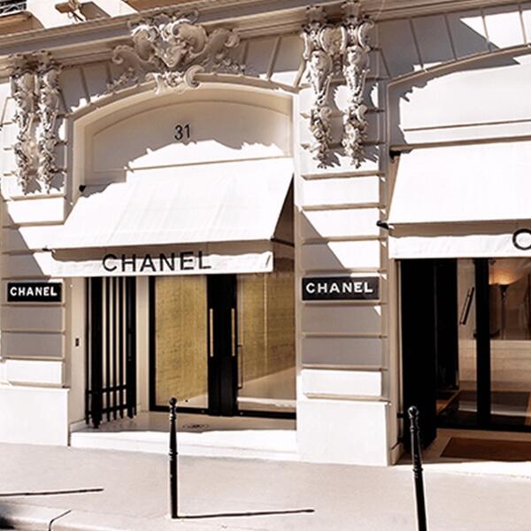 Chanel открывает интерактивные бутики на платформе Farfetch