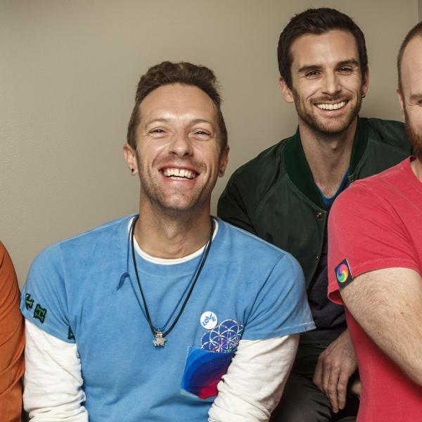 Coldplay представили новый трек “A L I E N S” и лирик-видео на него