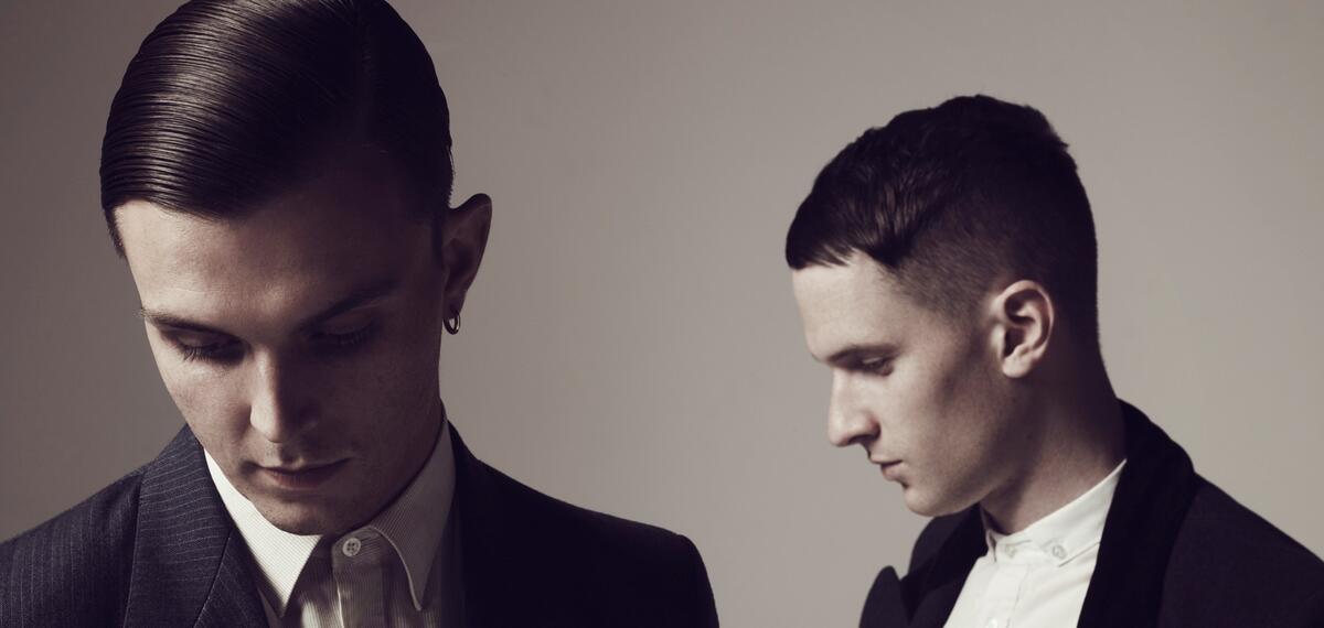 Hurts club. Тео Хатчкрафт. Hurts Band. Theo Hutchcraft. Soulsavers британский музыкальный коллектив.