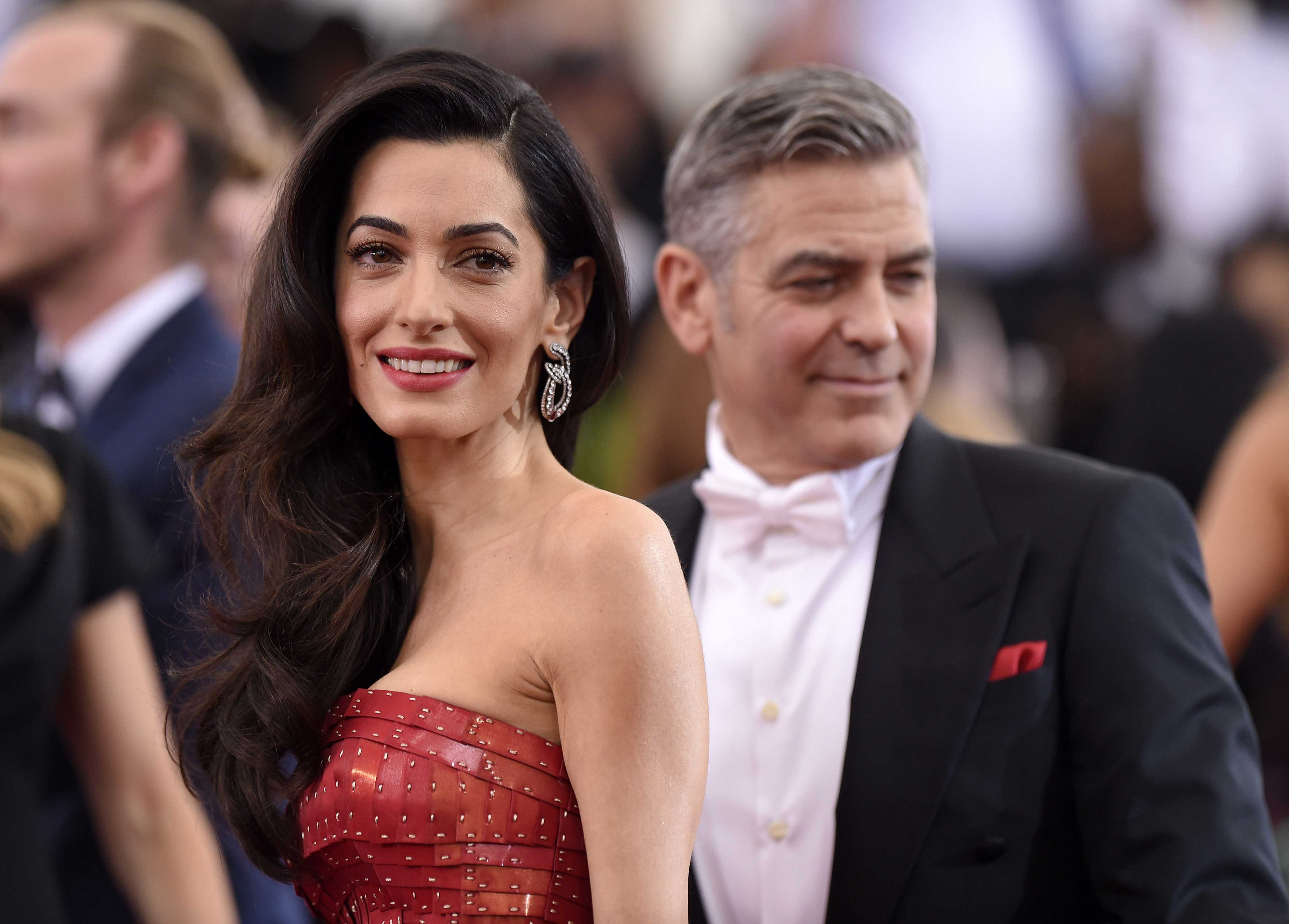 George Clooney, Amal Clooney, Амаль Клуни, амаль клуни стиль, george clooney wife, amal clooney instagram, Стиль Амаль Клуни, платье-футляр