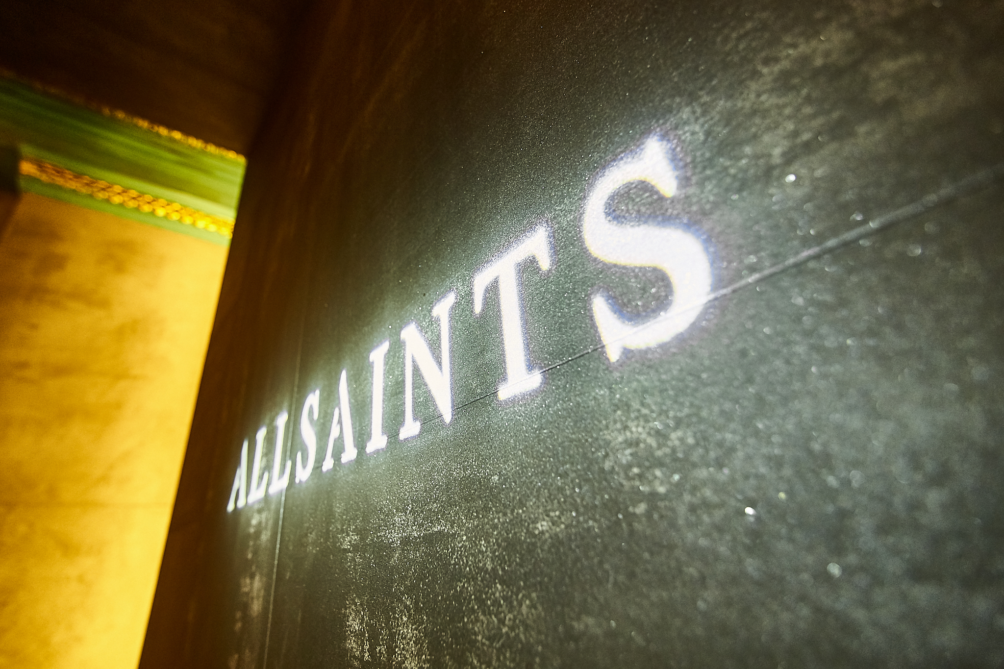 Открытие первого флагманского магазина британского бренда AllSaints в Киеве