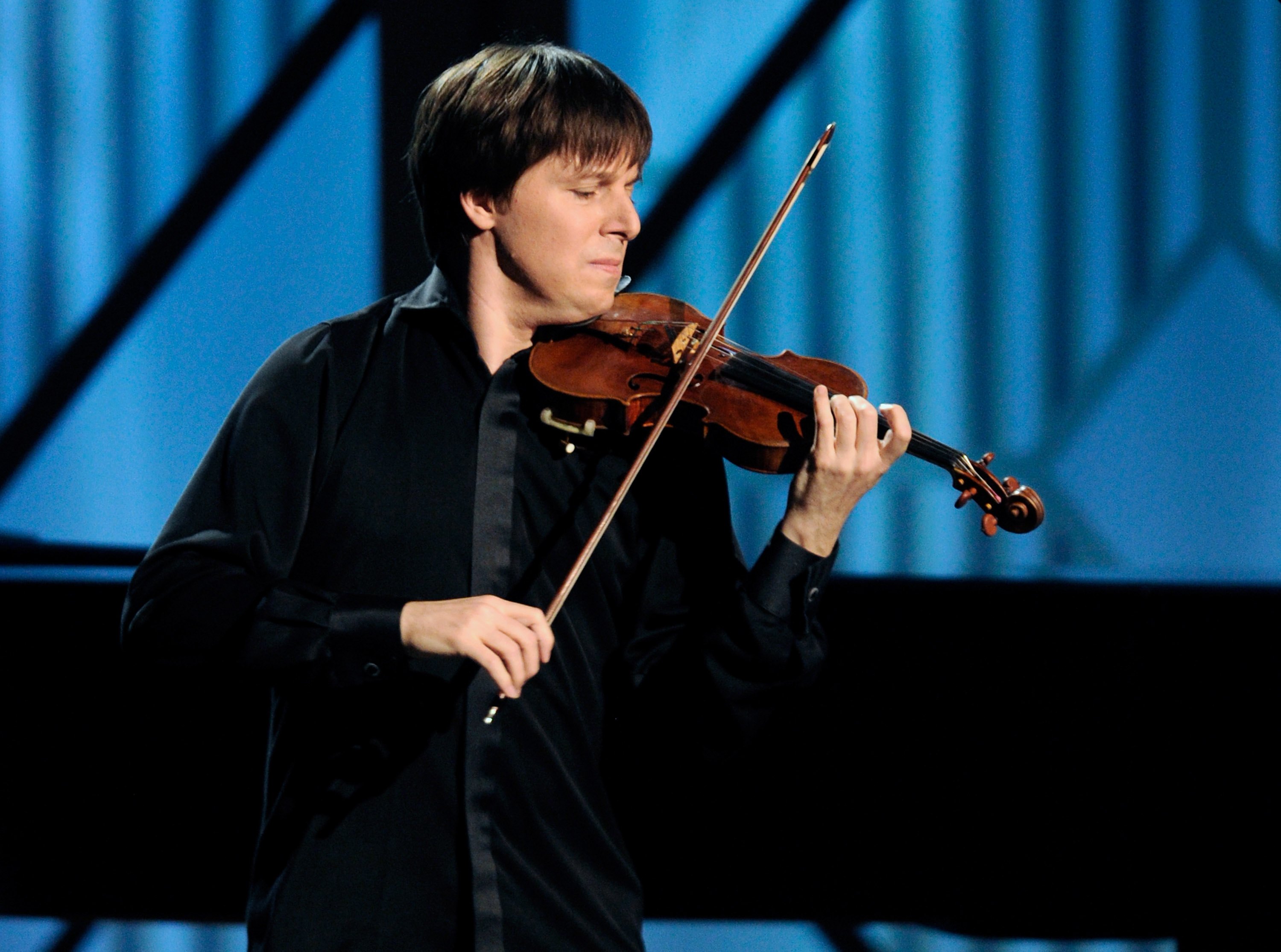 Joshua violin. Джошуа Белл. Ник Белл музыкант. Джошуа Белл в метро. Embertone - Joshua Bell Violin.